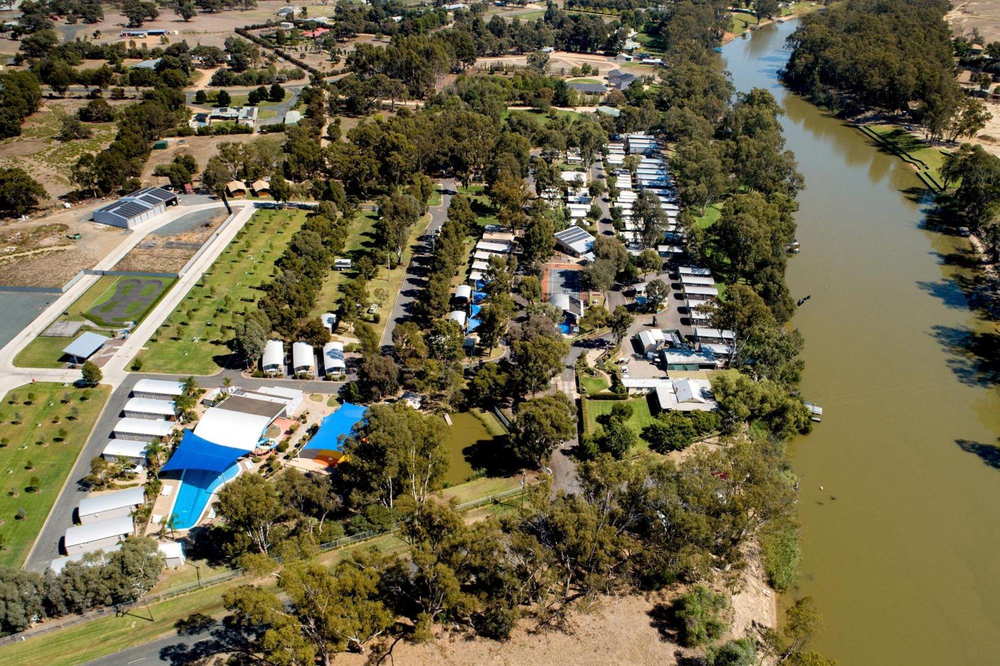 Big4 Deniliquin Holiday Park Esterno foto